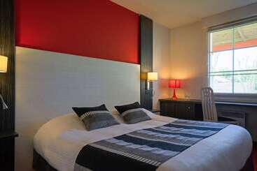 בית מלון כפרי The Originals Boutique, Hôtel Le Pillebois, Bourgenbresse Nord