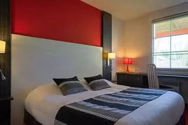 Отель The Originals Boutique, Hôtel Le Pillebois, Bourgenbresse Nord