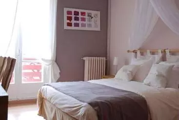 Hotelli Logis Hôtel Restaurant Le Castel Fleuri