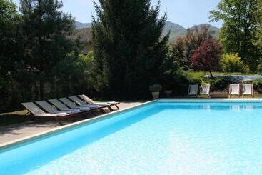 호텔 Logis Hôtel Restaurant Le Castel Fleuri