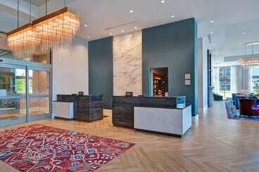 هتل Hampton Inn & Suites Nashville Downtown Capitol View