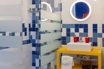 تختخواب و صبحانه Nesea