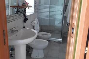 تختخواب و صبحانه Villateresa