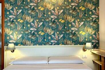 مسافرخانه Villa Athèna