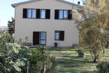 בית מלון כפרי Agriturismo Tinti