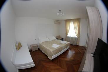 Пансион Champagne Rooms