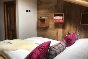 Nocleg ze śniadaniem Grizzly Haus & Frosch Restaurant   Teritoria