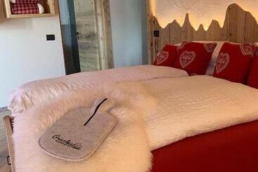 مبيت وإفطار Grizzly Haus & Frosch Restaurant   Teritoria