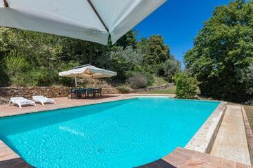 تختخواب و صبحانه Casale Dalmanuta