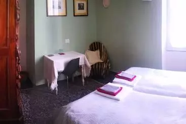 تختخواب و صبحانه Lavagna Uno