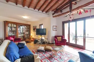 Bed and Breakfast Suite Cucinino, Bagno, Ingresso Indipendente In Villa Vìvì