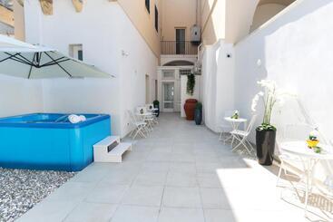 تختخواب و صبحانه Le Stanze Del Duomo