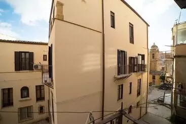 تختخواب و صبحانه Suite Dreams