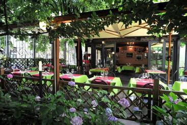 Hostal Trattoria Laghee Con Alloggio