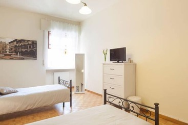 B&b Happiness   City Center