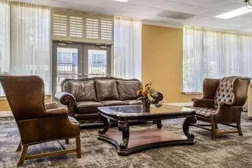 Hotel Quality Inn & Suites