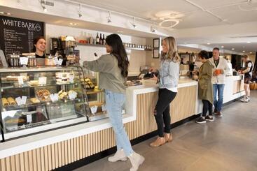 هتل Banff Aspen Lodge