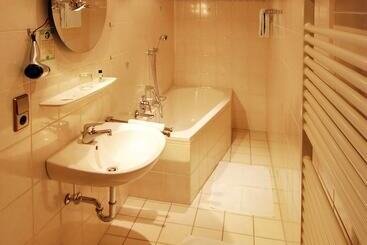 호스텔 Gasthaus Zur Eiche