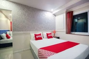 هتل Phuket Airport Suites & Lounge Bar