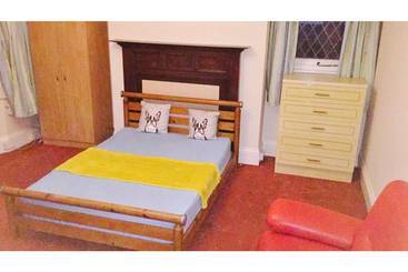 فندق Oyo Kingland Court