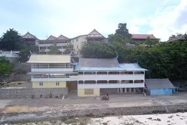 Phinisi Hostel Bira