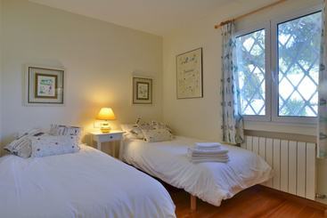 کلبه Villa With Incredible Sea Views And Pool Sleeps 7