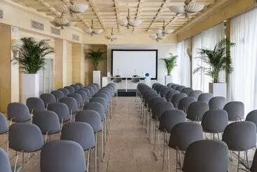 Отель Atlantis Bay  Vretreats