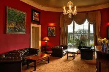 Hotel Castle Oaks House