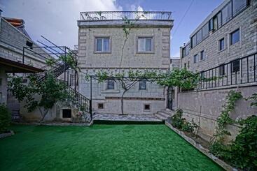 Hotel Epoch Stone House