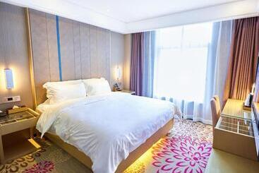 Lavande Hotel Zhanjiang Haibin Avenue Jiangnanshijia