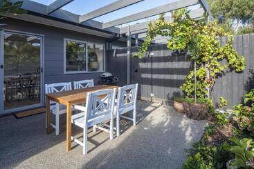 צימר Mews Cottages