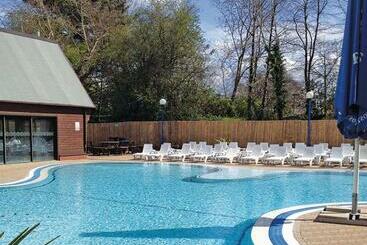 리조트 Sandy Balls Holiday Village