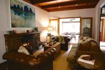 Hotelli Braeside Mount Macedon Country Retreat Bed And Breakfast