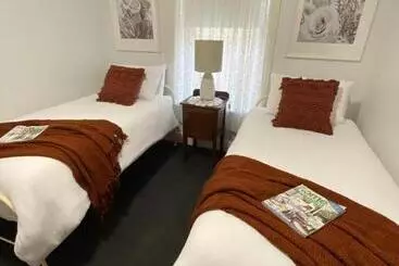 Two Cow Cottage Bed & Breakfast