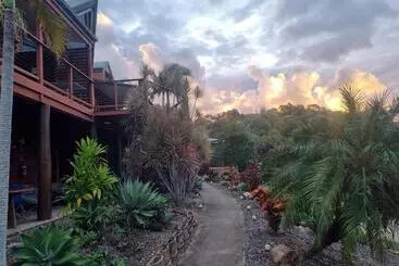 Escape 1770 Motel   No Kids   No Smoking   No Partying