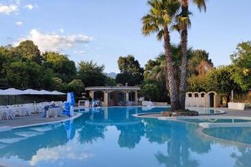 בית מלון כפרי Borgo Antico