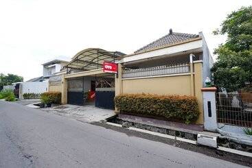 Hotel Oyo 2737 D Kost