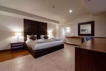 Maritim Antonine Hotel & Spa