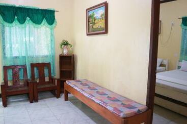 Hotel Reddoorz At July S Haven Seaside Pension Camiguin