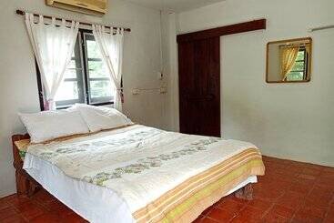 Wangnamkam Riverside Resort