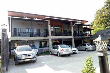 هتل Sut Jai House