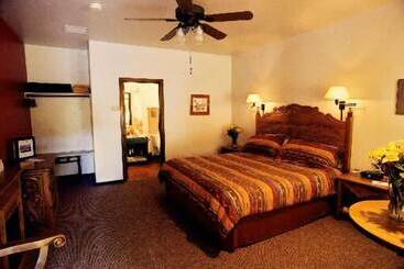 Casa De San Pedro Bed & Breakfast