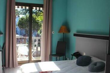 בית מלון כפרי Hôtel Restaurant Le Chanel