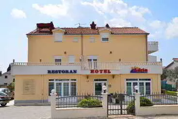 בית מלון כפרי Adria