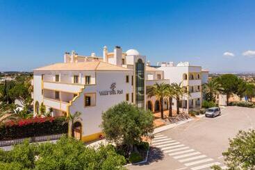 استراحتگاه Vale D El Rei Hotel & Villas