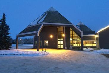 הוסטל Grand Marshal Inn