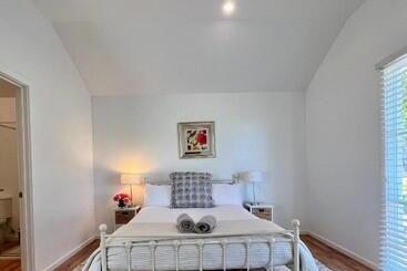 בית מלון כפרי Birchwood Cottage