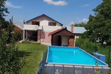 Panzió Casa Laricris