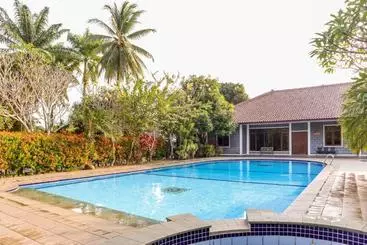 Oyo 1395 Carita Asri Villas & Resort