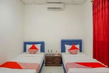 Oyo 1395 Carita Asri Villas & Resort